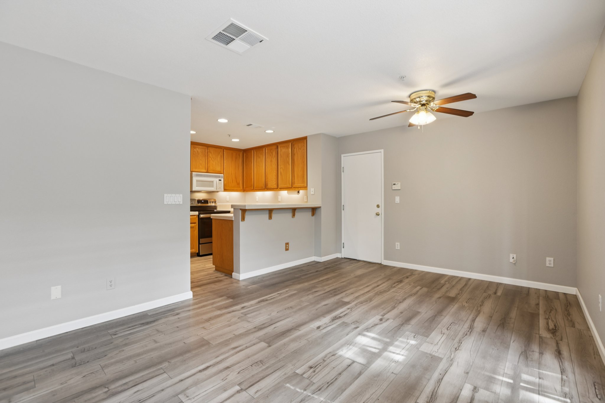 Walsingham Ct 62-S1403-014.jpg