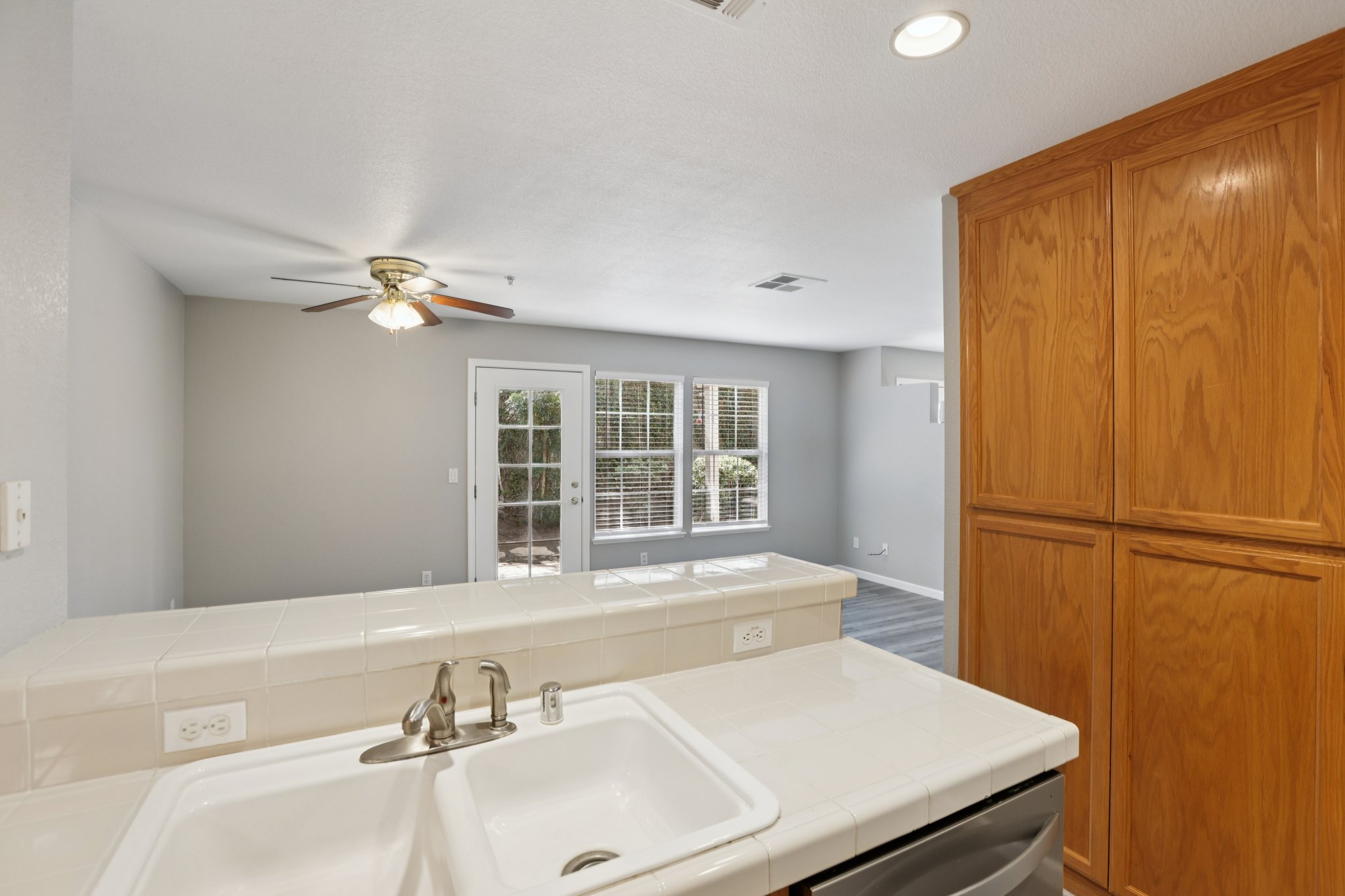 Walsingham Ct 62-S1403-018.jpg