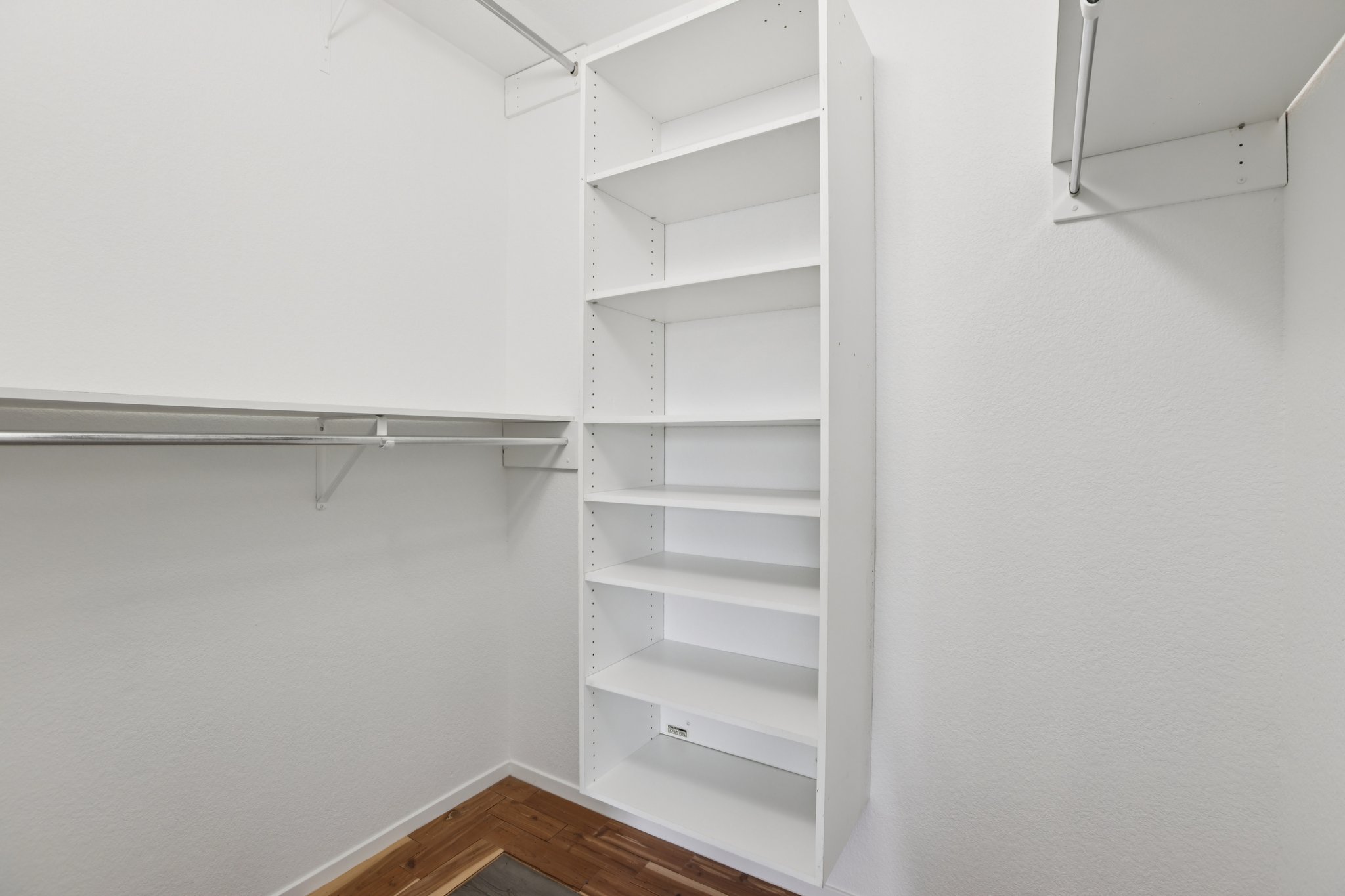 Walsingham Ct 62-S1403-027.jpg