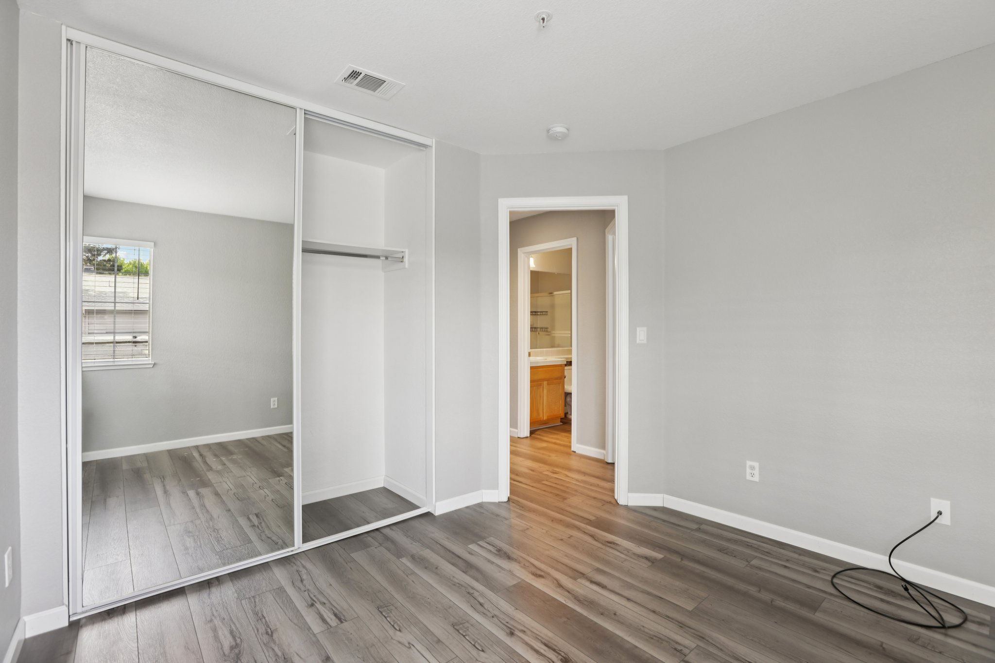 Walsingham Ct 62-S1403-030.jpg