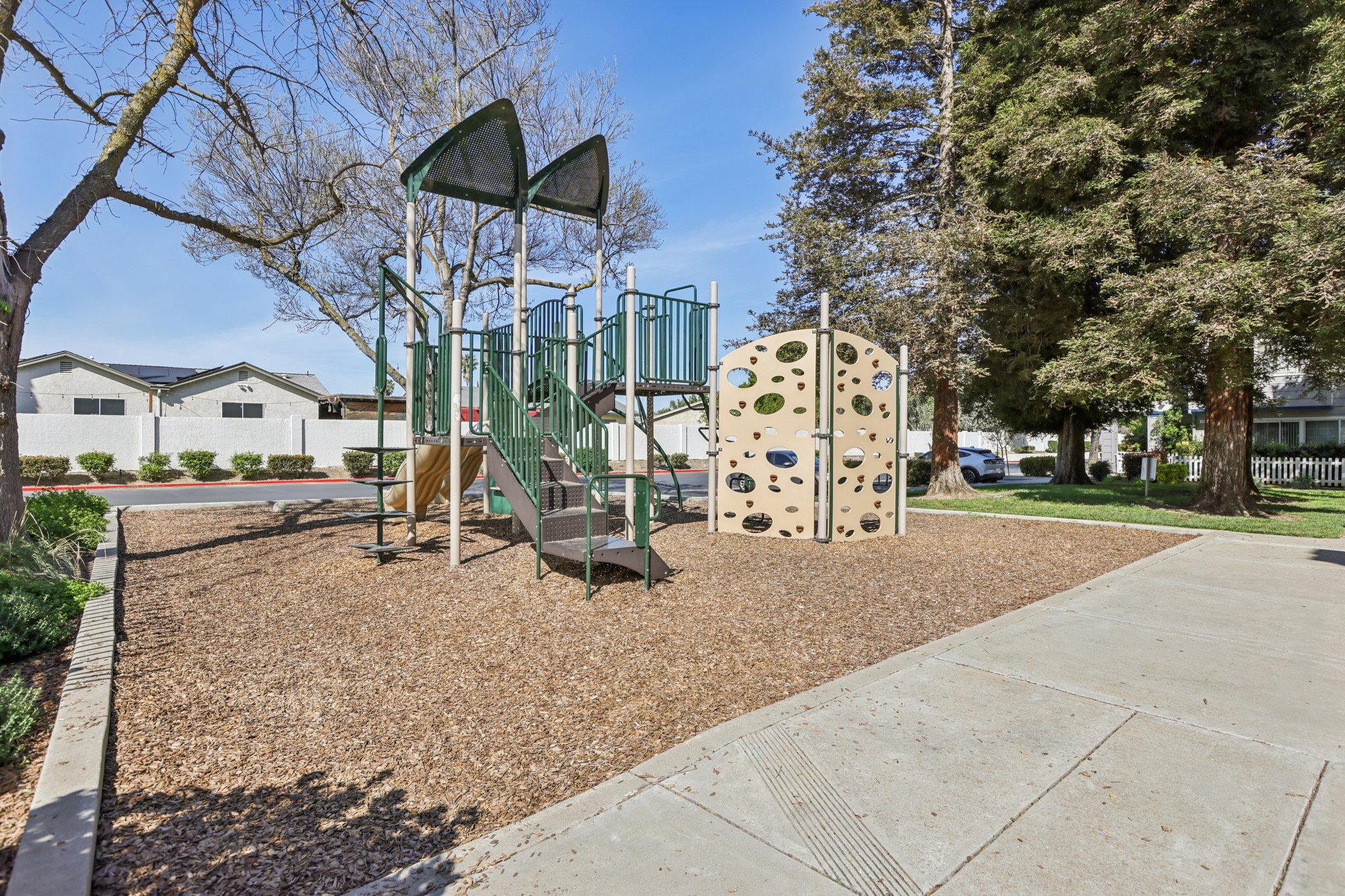 Walsingham Ct 62-1403-904.jpg