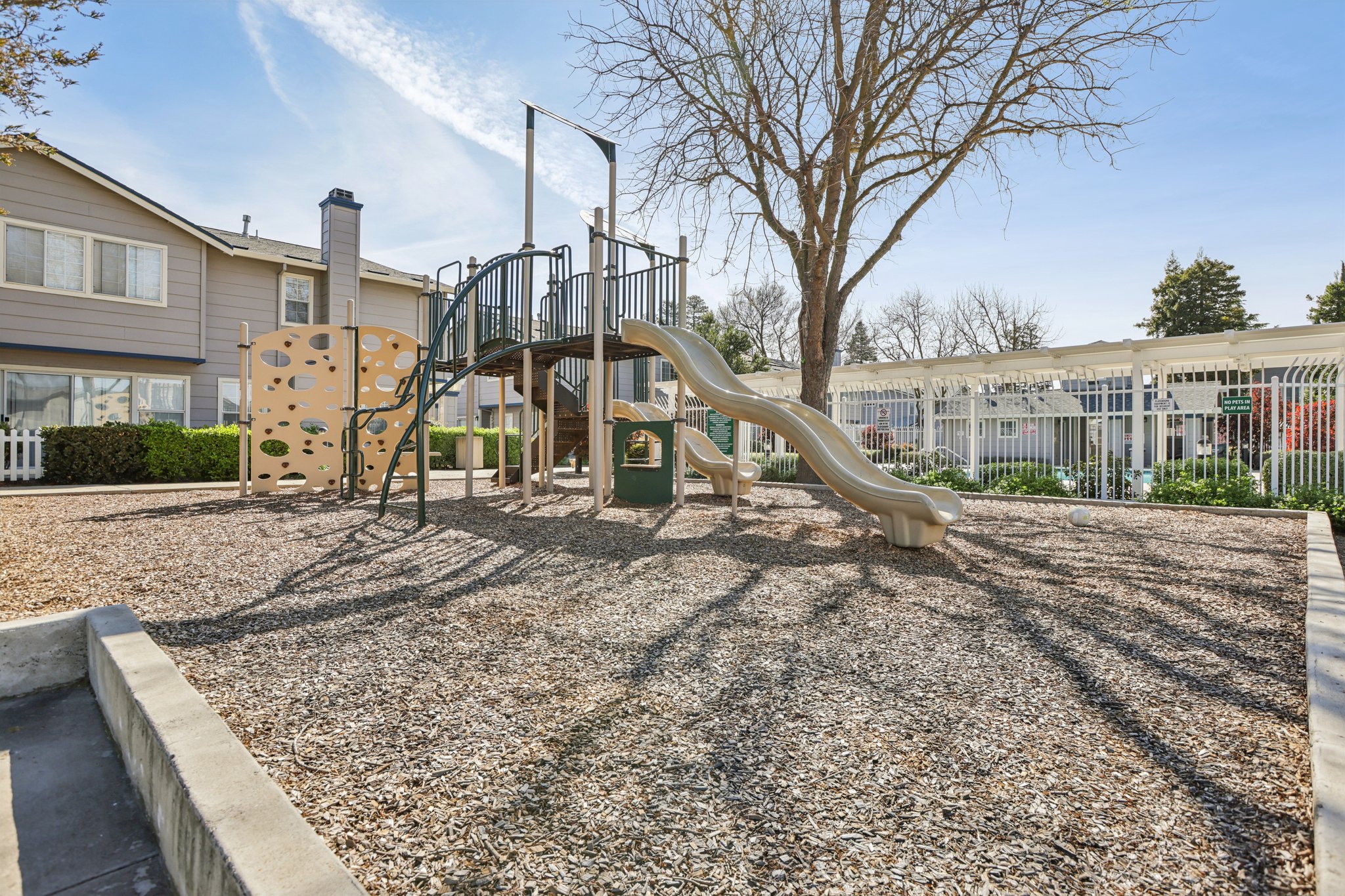 Walsingham Ct 62-1403-906.jpg