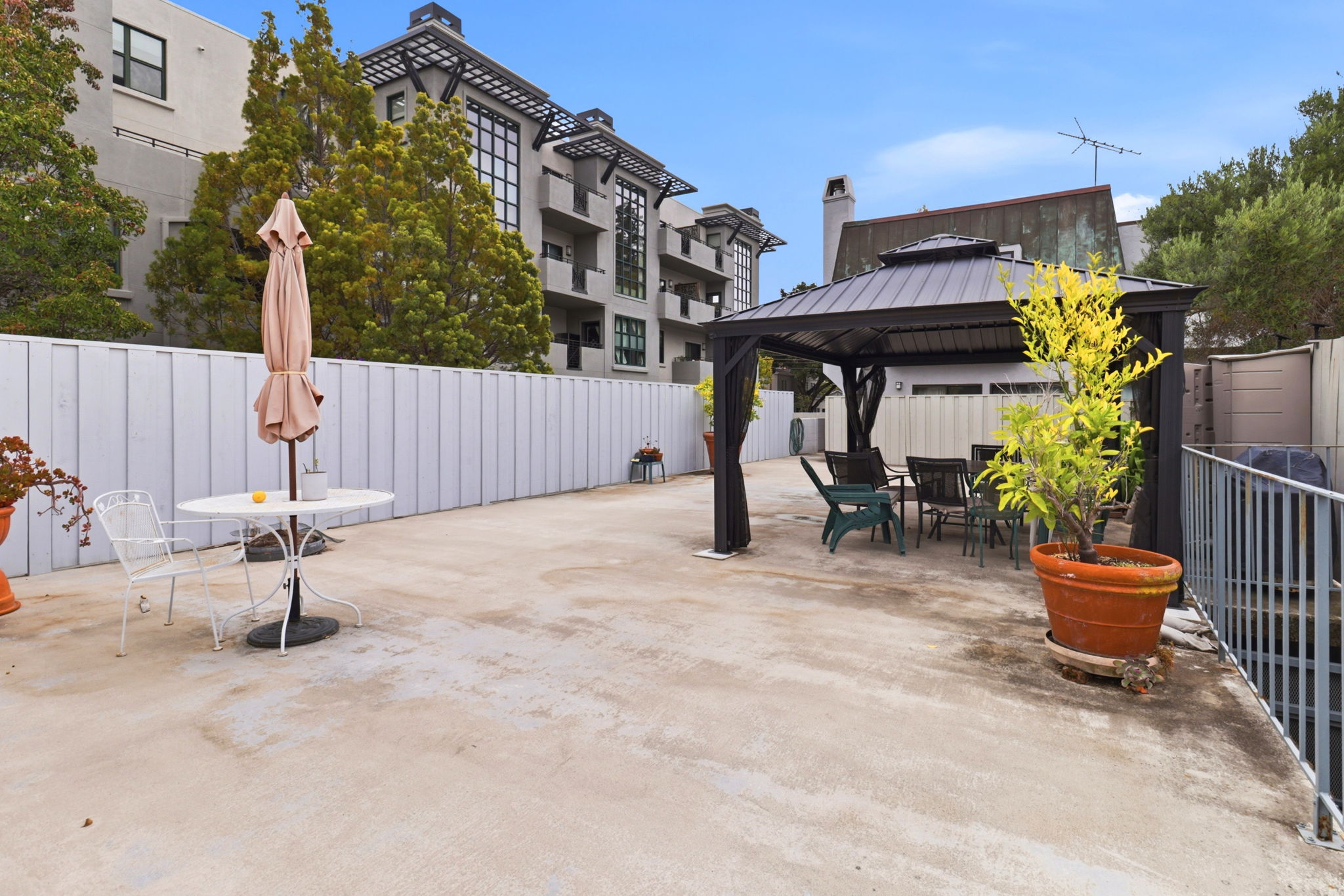 045_F8_216 8th Ave San
