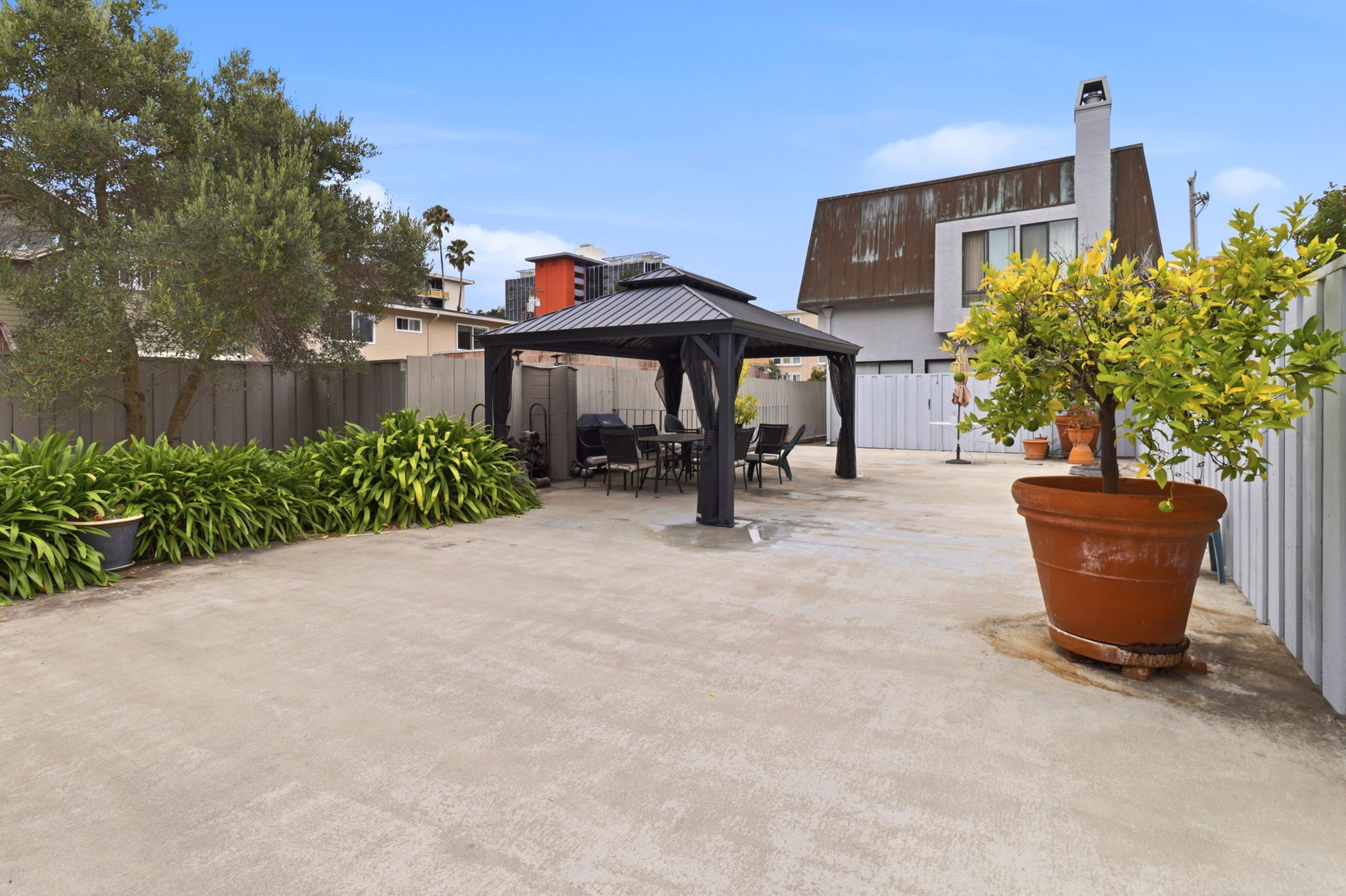 046_F8_216 8th Ave San