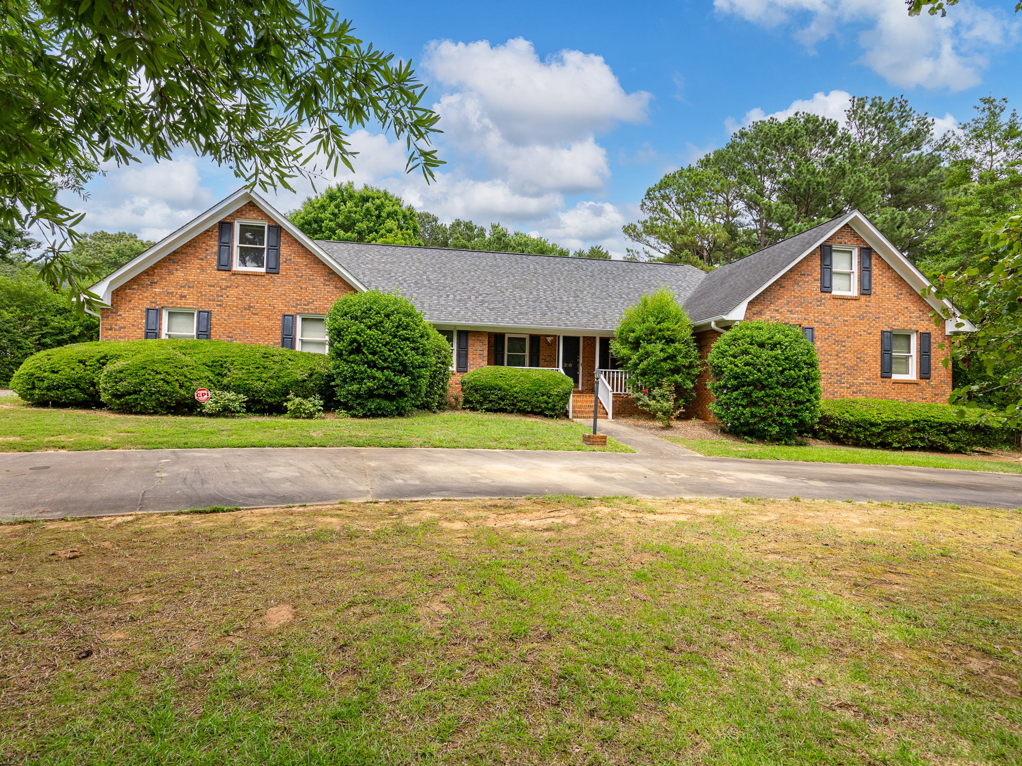 216 Cypress Creek Dr, Spartanburg, SC 29307 | Robbie Gregory Creative