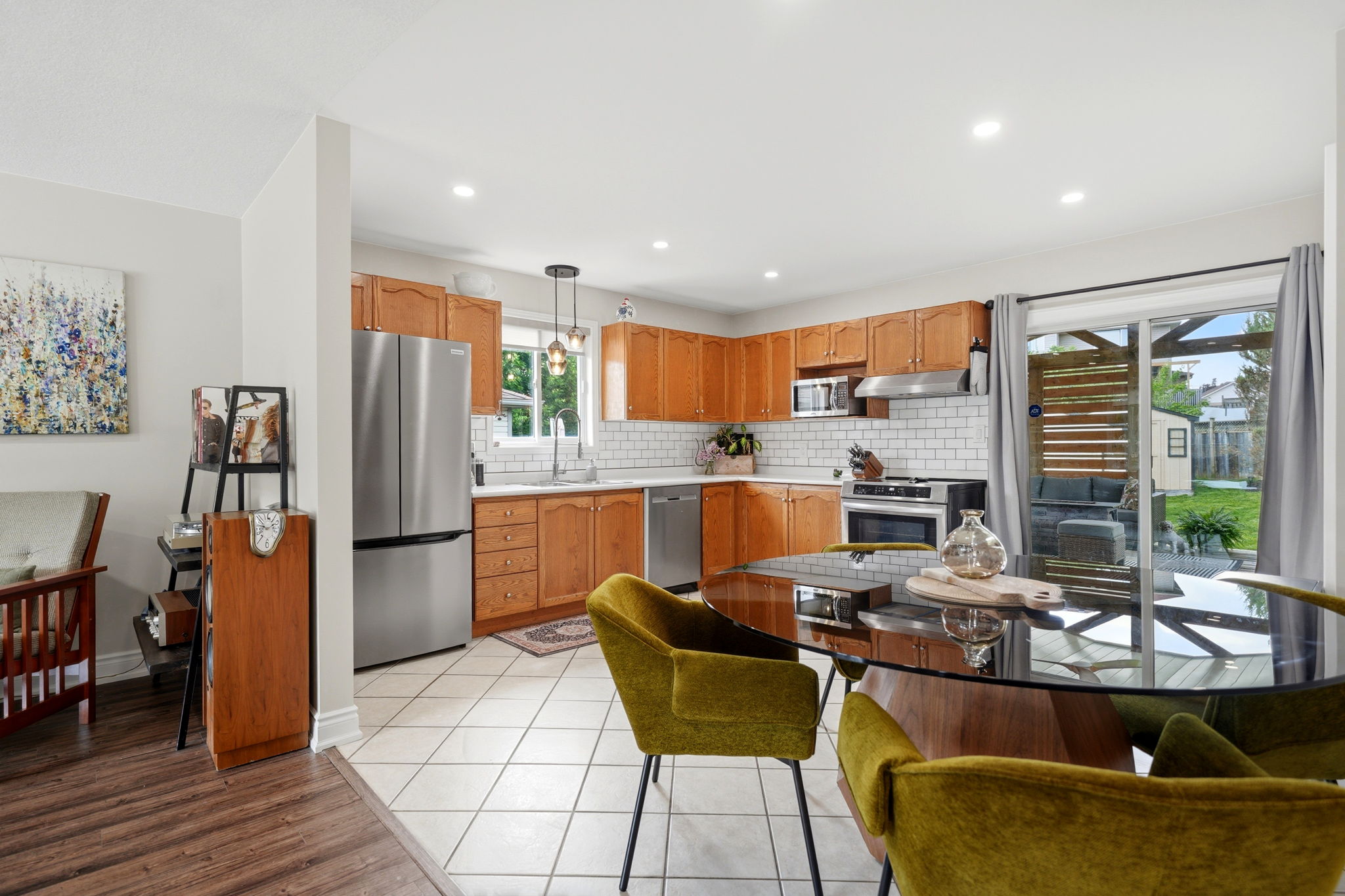 Kitchen/Eating Area