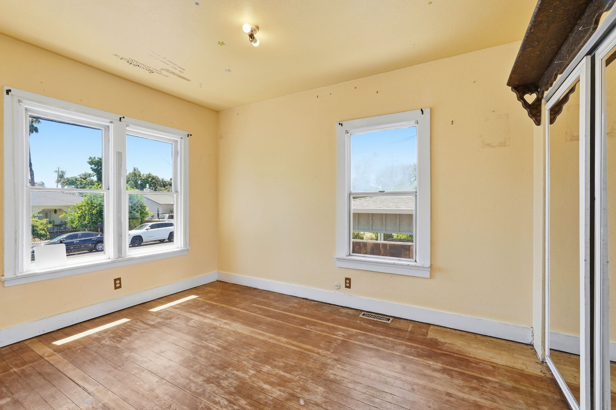 014_F8_216 N 25th St