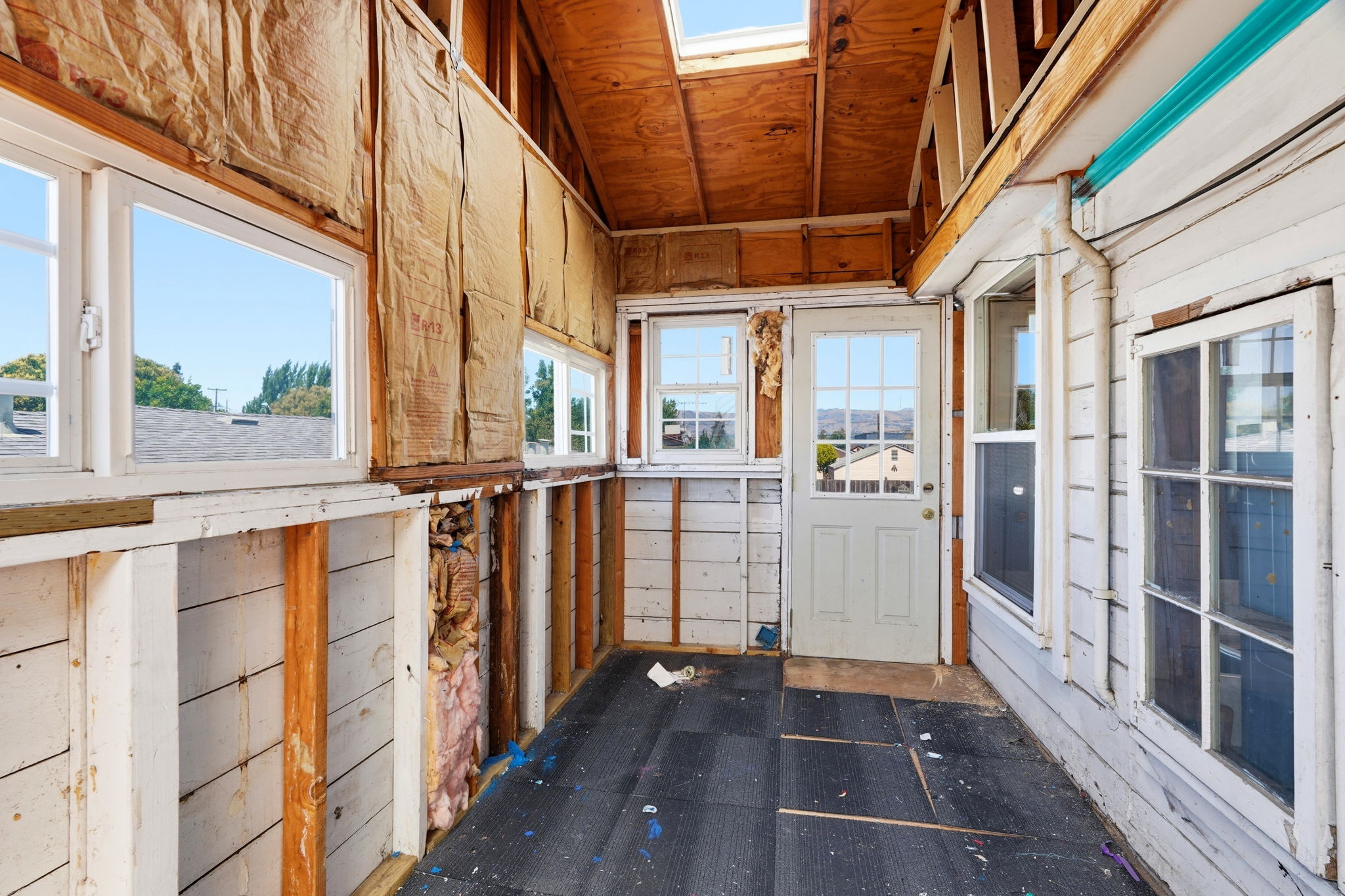 034_F8_216 N 25th St