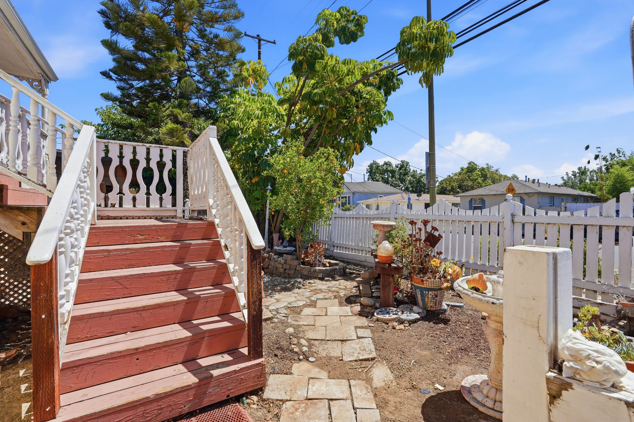 051_F8_216 N 25th St