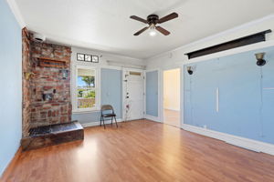 006_F8_216 N 25th St