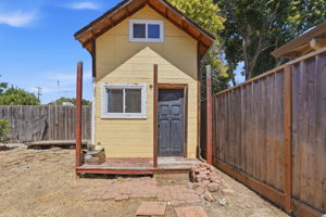 047_F8_216 N 25th St