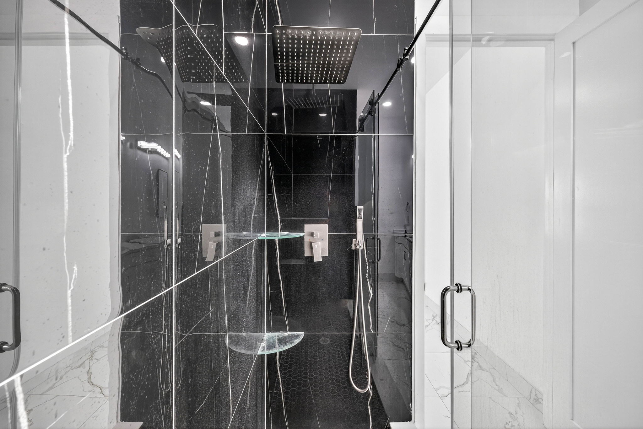  Photo 45