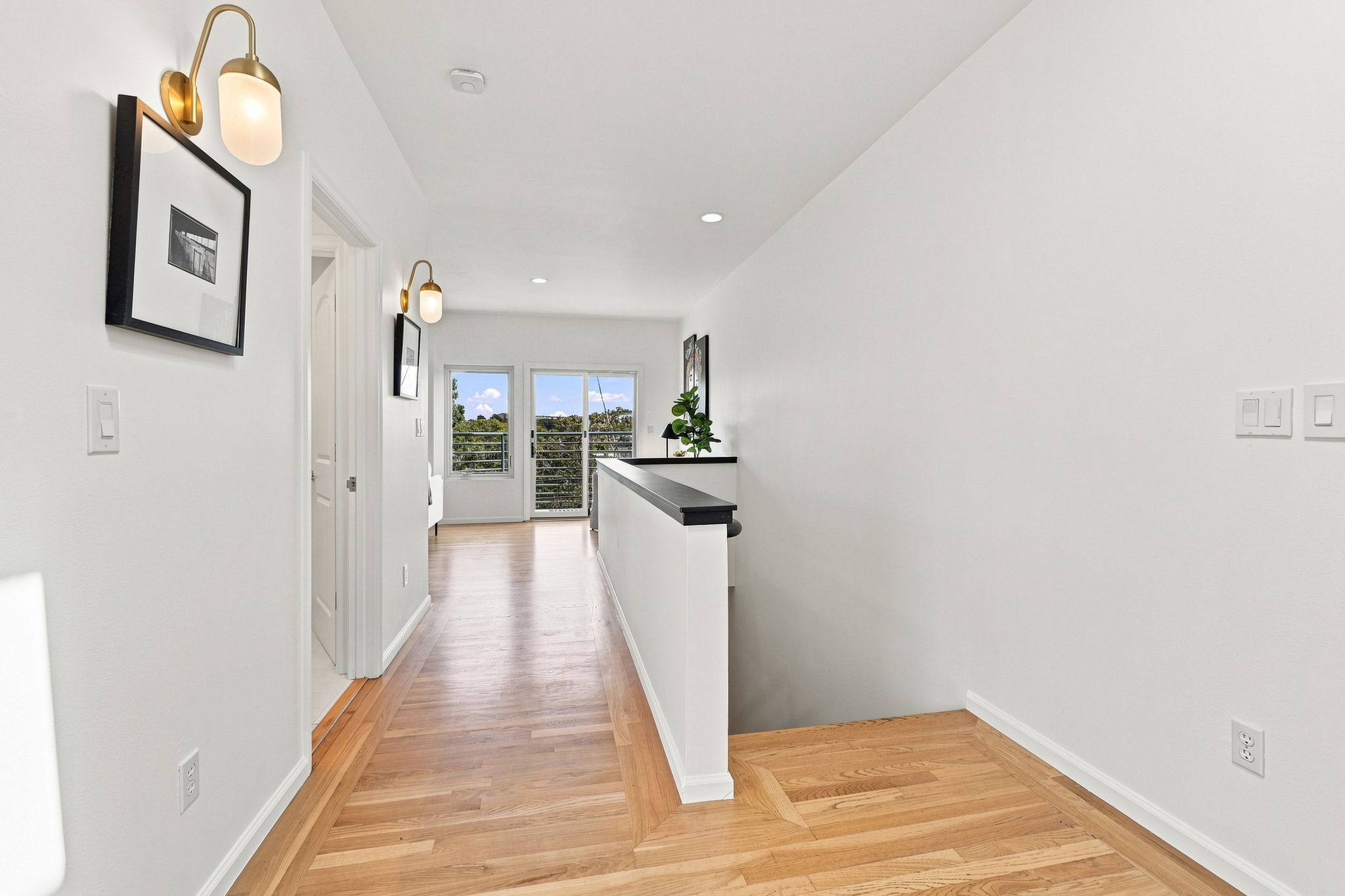 006_F8_216 Putnam St