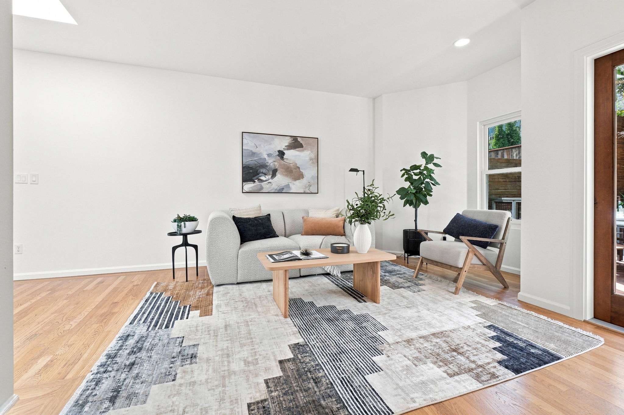 012_F8_216 Putnam St