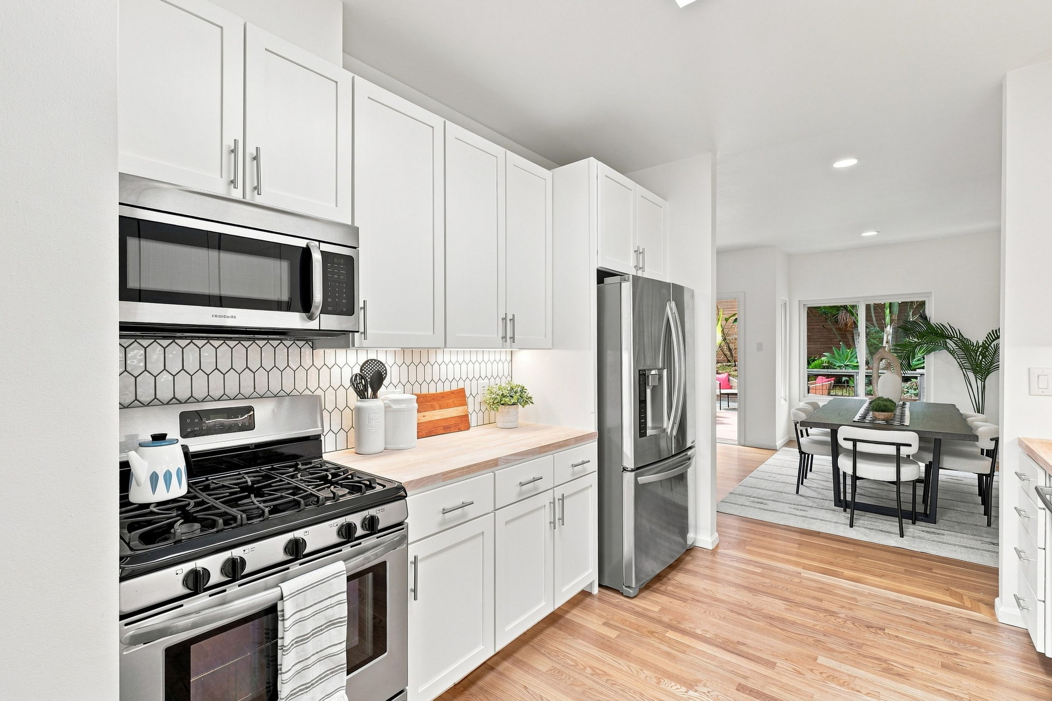 015_F8_216 Putnam St