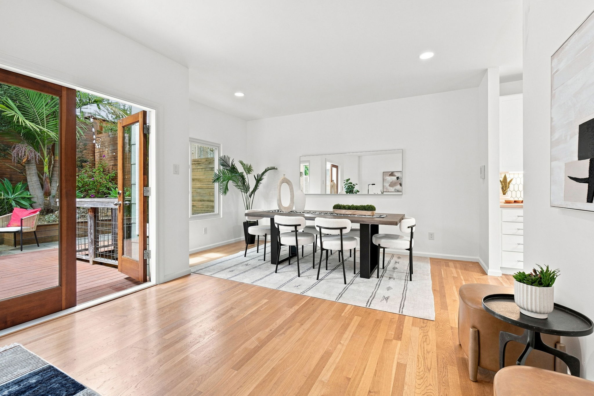 019_F8_216 Putnam St