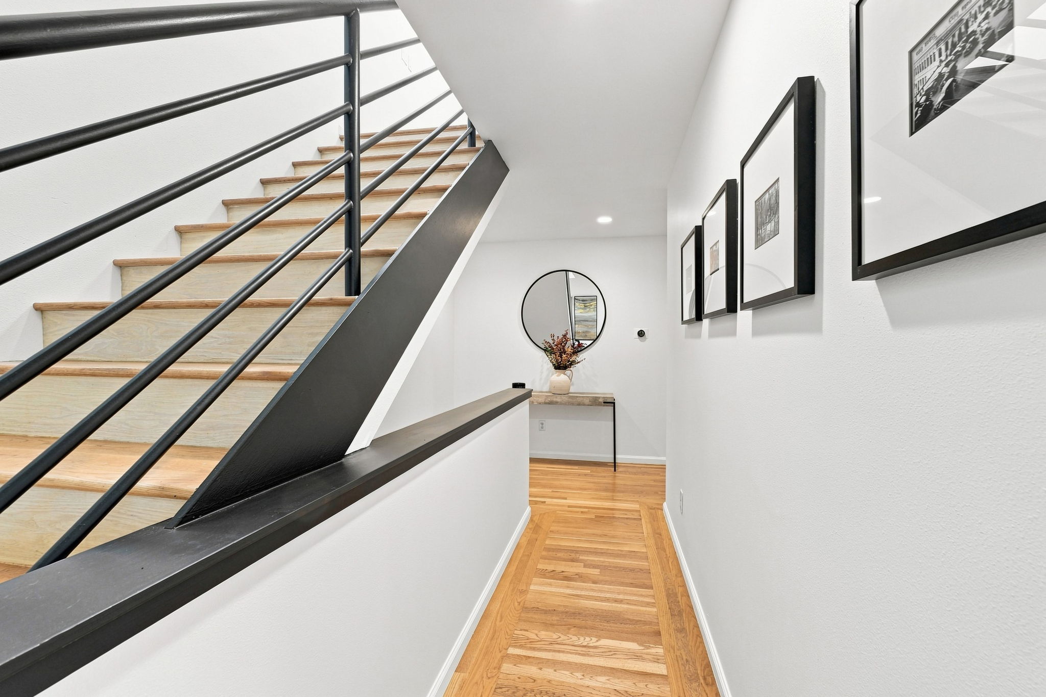 021_F8_216 Putnam St