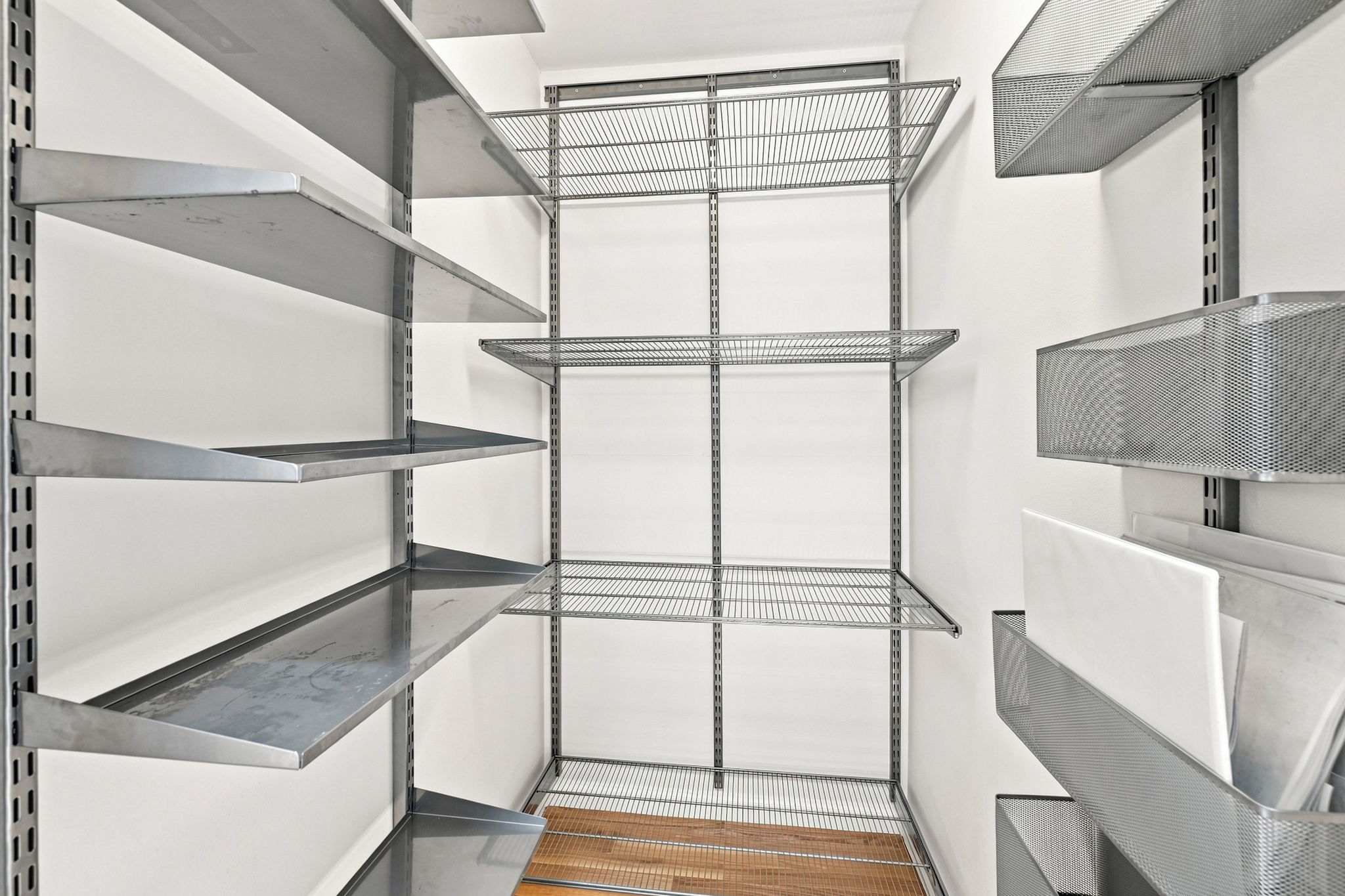 036_F8_216 Putnam St