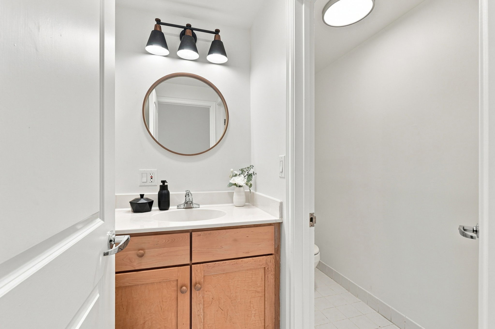 039_F8_216 Putnam St