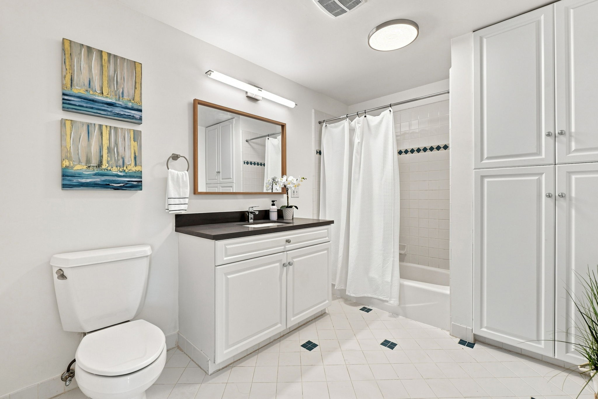041_F8_216 Putnam St