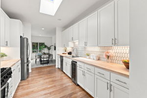 014_F8_216 Putnam St