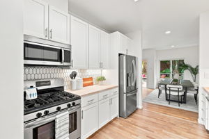 015_F8_216 Putnam St