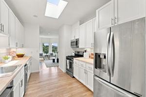 017_F8_216 Putnam St