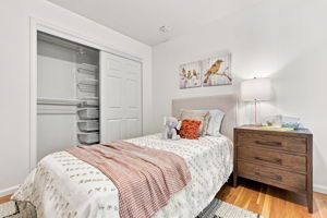 026_F8_216 Putnam St
