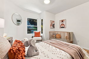 027_F8_216 Putnam St