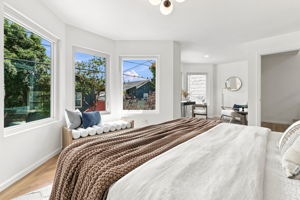 034_F8_216 Putnam St