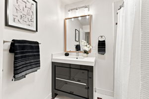 037_F8_216 Putnam St