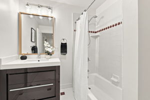 038_F8_216 Putnam St