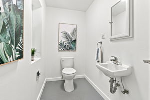 040_F8_216 Putnam St