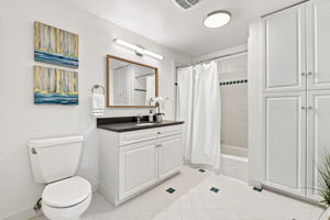 041_F8_216 Putnam St