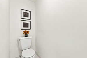 042_F8_216 Putnam St
