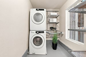 043_F8_216 Putnam St