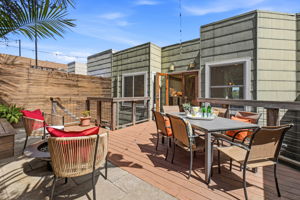 048_F8_216 Putnam St