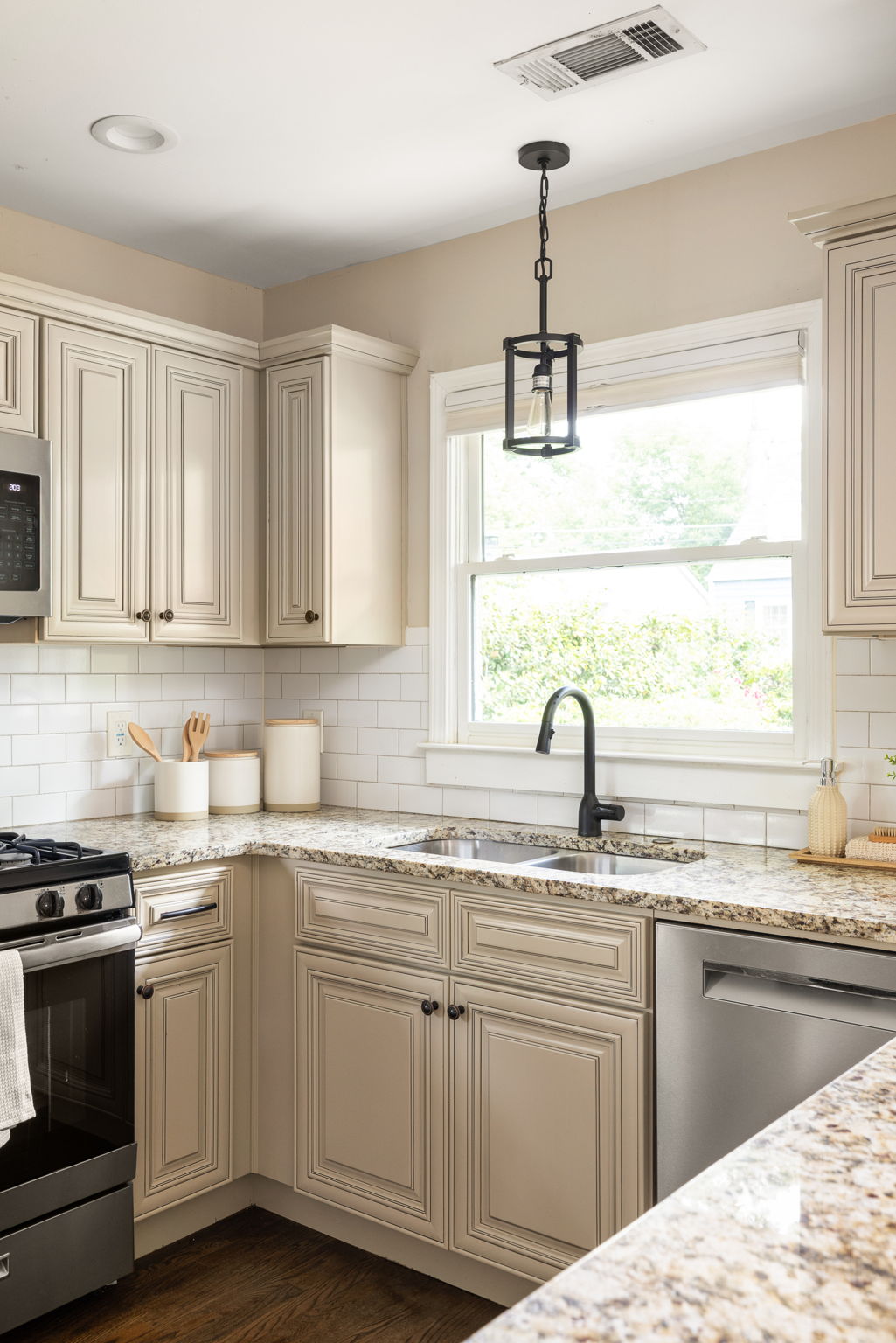 20260423_216sisson_mac008