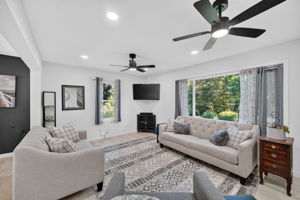  Photo 56