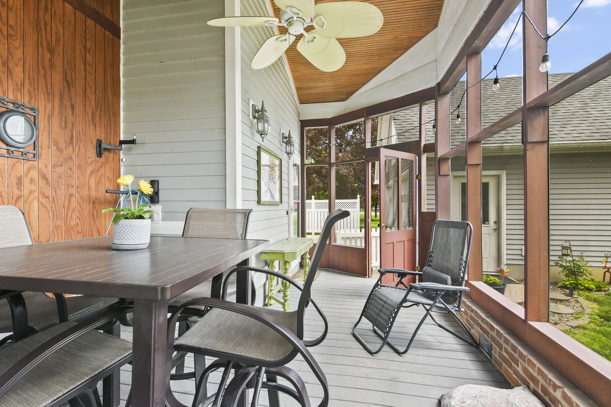 Screened-in Porch