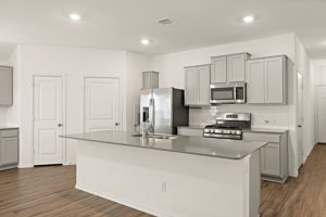 Photo 8