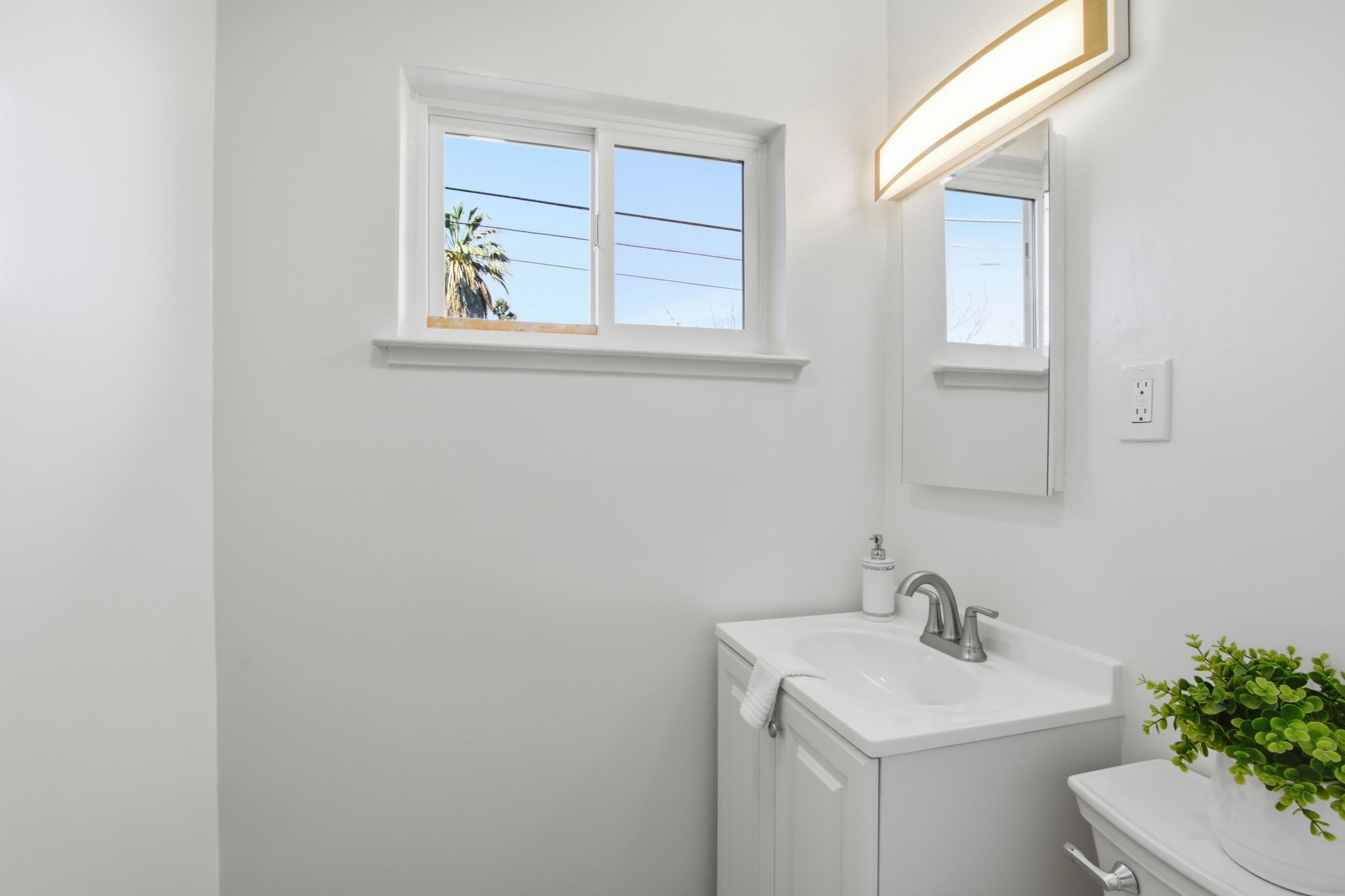 033_f8_2161 Cinderella Ln