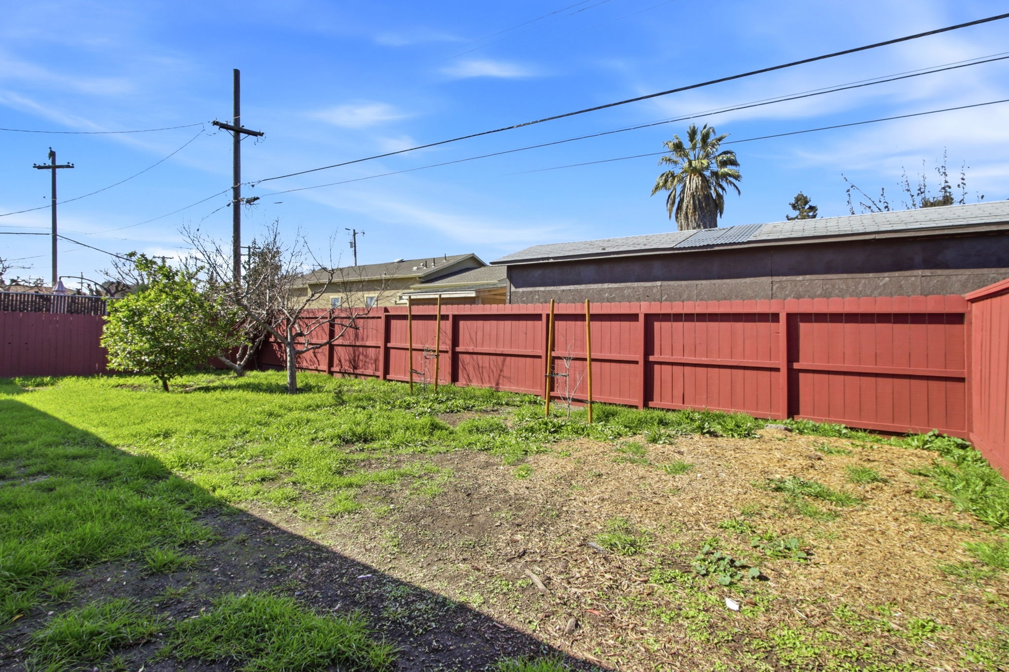 041_f8_2161 Cinderella Ln