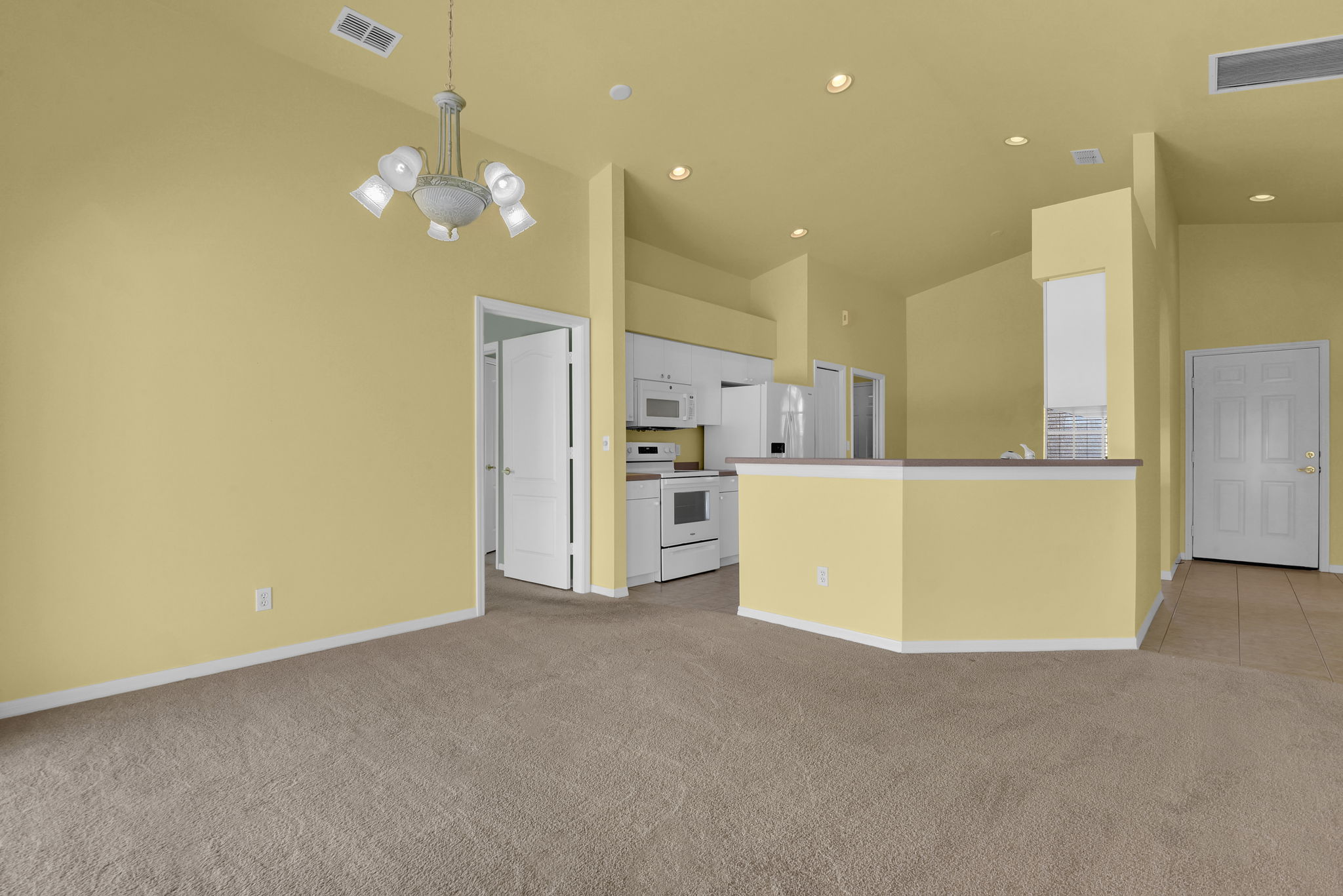 Dining Area & Kitchen