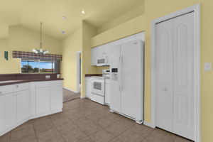 Kitchen w/ Pantry