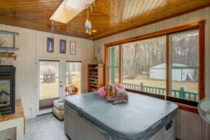 Den Hot Tub
