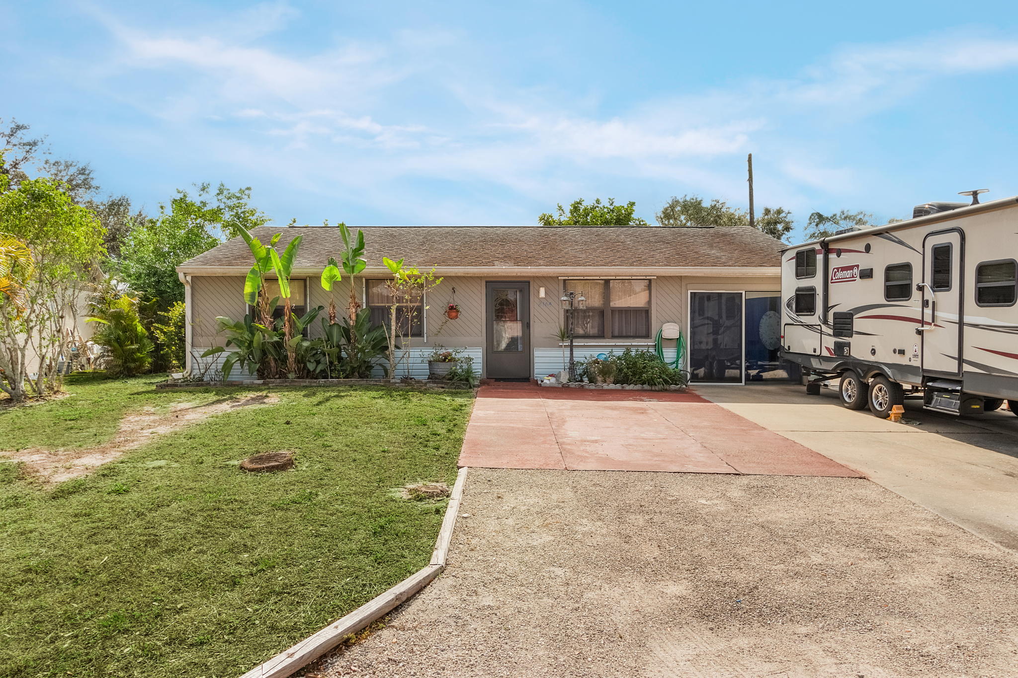 2164 Brandon St, Fort Myers, FL 33907, USA Photo 2