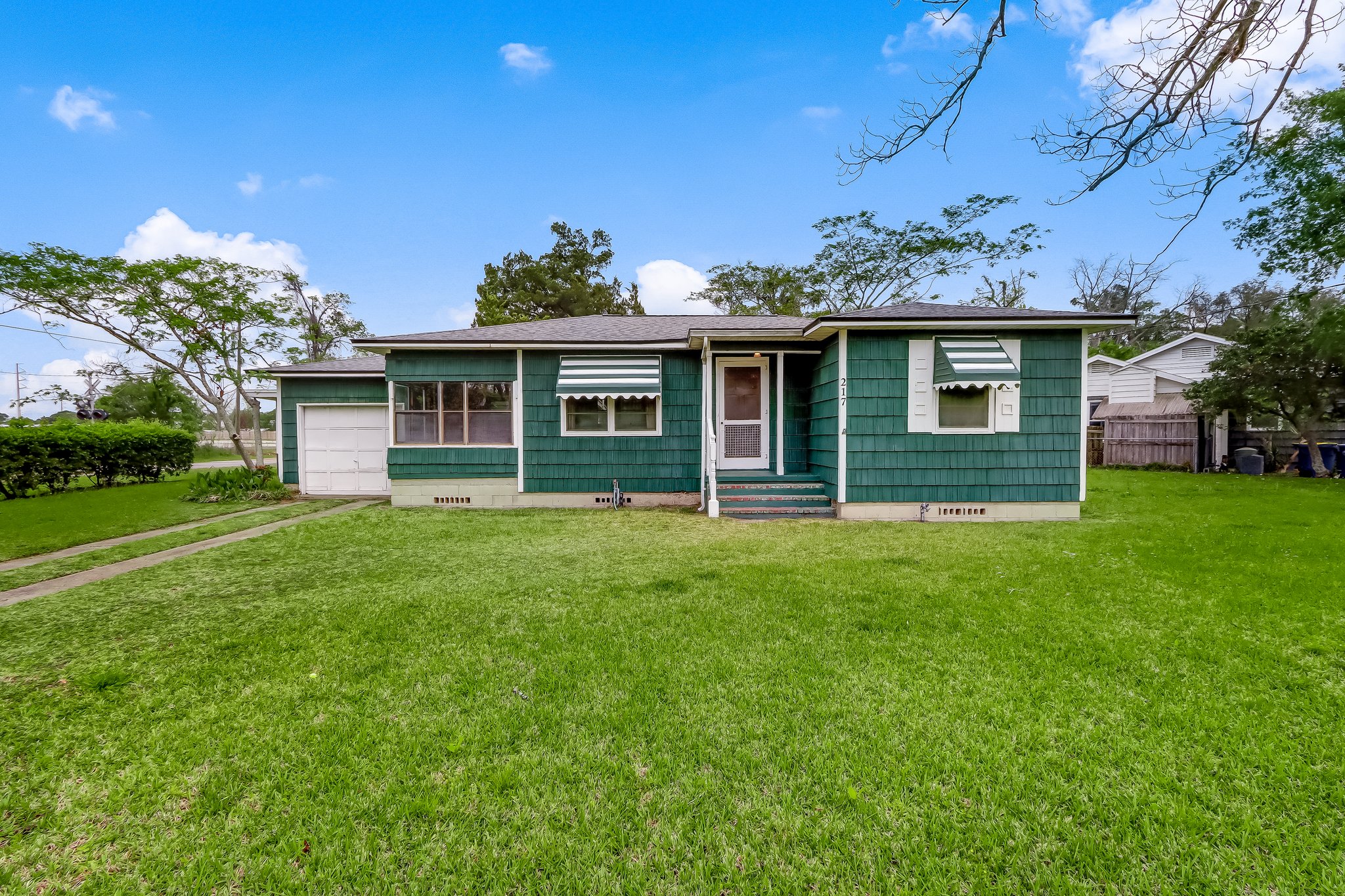 Welcome to 217 Bon Air Dr N