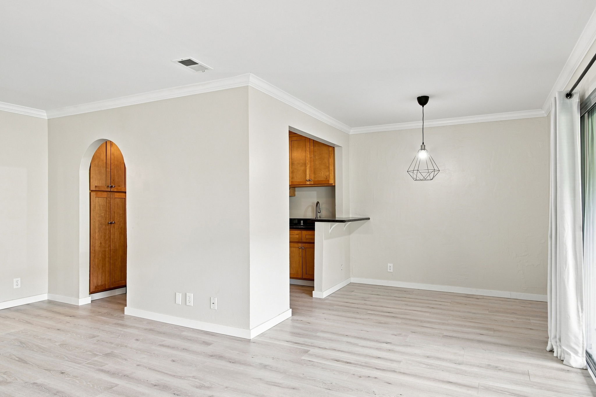 014_F8_217 Kiely Blvd apt b