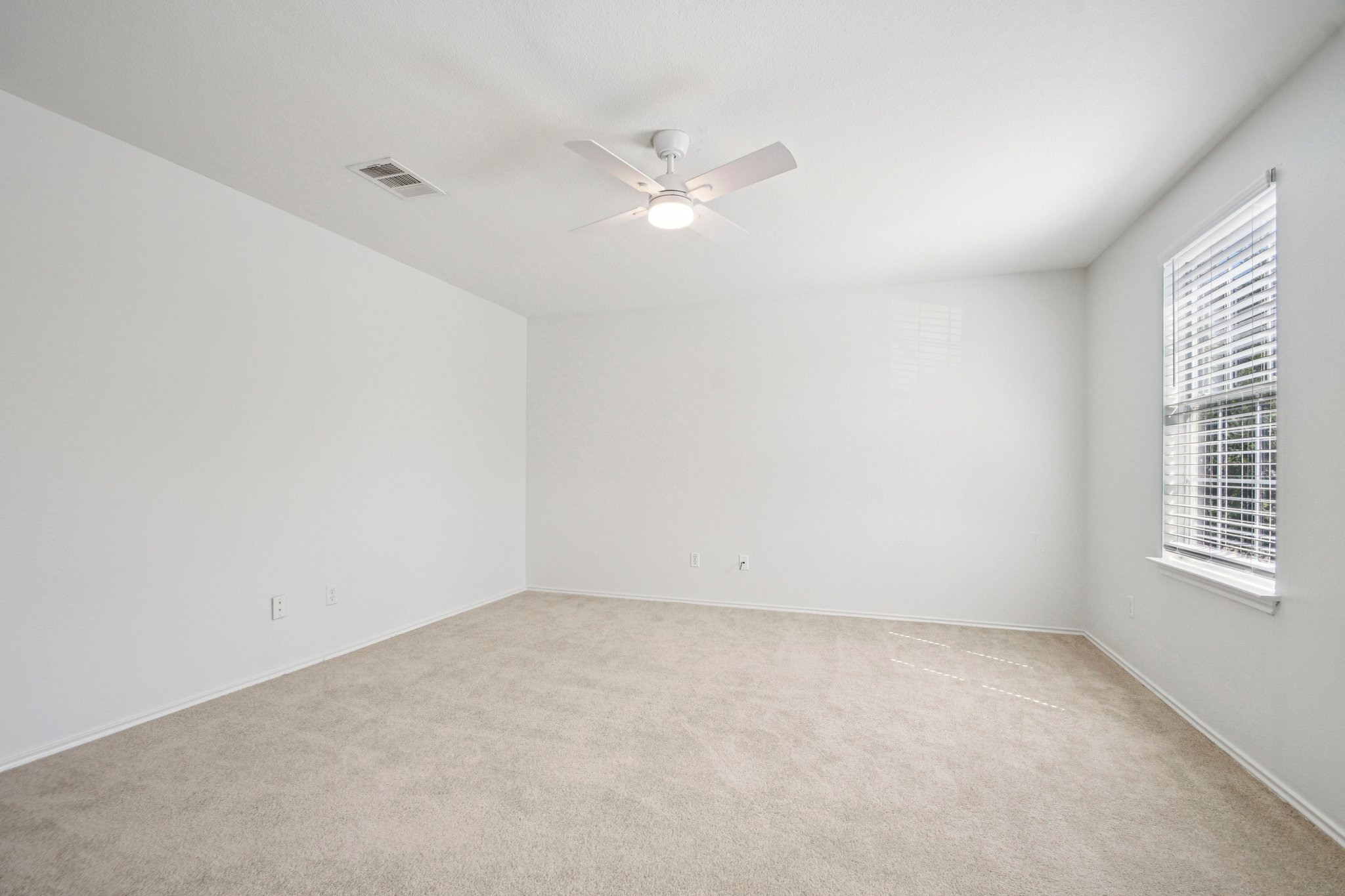 Killian Loop-S2003-021.jpg